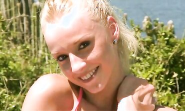 Faith Delights Herself On The Fetish Mask Of A Convertible And Its Scorching!