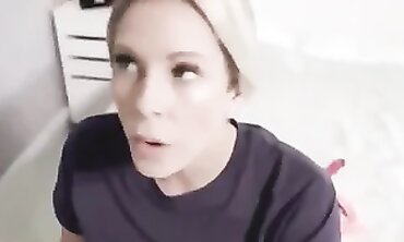 Sperma im Mund der Stiefmutter
