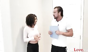 Freshly Divorced African MILF September Reign Gets Fucked