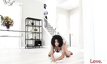 Freshly Divorced African MILF September Reign Gets Fucked