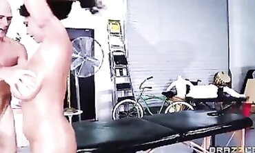 Eva Notty Enjoys A Passionate Blowjob And Handjob