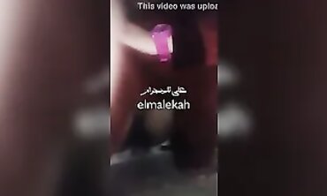 ELMalekah: Intense Fingering and Squirting Session