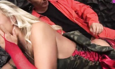 Demi Is A Horny Blonde Gold Digger