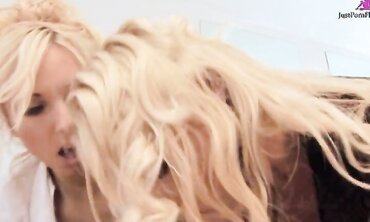 Hot Blondes With Big Boobs Suck And Fuck In Exciting Ffm Threesome