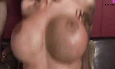 Sexy Girl Fucked in Outdoor Threesome