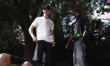 Sexy Girl Fucked in Outdoor Threesome