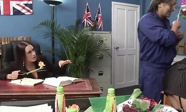 Big Boobed Brits Stacey Saran And Emma Butt Suck And Fuck In Mmff Foursome