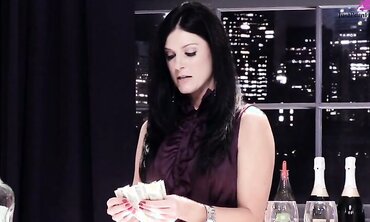 Jessica Valentino Has A Lesbian Encounter With MILF India Summer