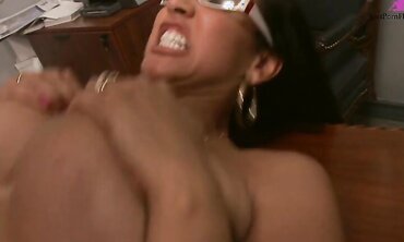 Isis Love Gets A Foot Massage Before A Deep Dicking