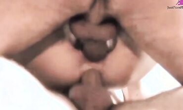 Elizabeth Lawrence And Jasmine Lau In Double Penetration Anal Foursome