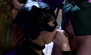 Katwoman Jennifer Dark Prowls Into A Prison Cage 3way