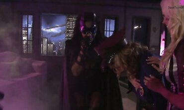 The Jokester And Batfuck Lead A Wild Orgy With Batchick And Hoards Of Sluts