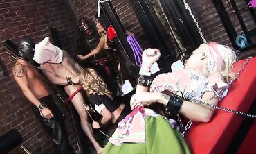 Aline, Audrey Bitoni, Anaya Leon, And Michelle Thorn Pleasure The King