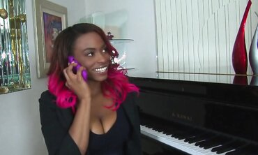 Tori Taylor Enjoys Spunk On Her Head