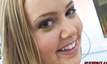 Amber Peach Has a Delicious Bum That’s About To Be Breached