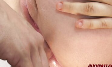 Amber Peach Has a Delicious Bum That’s About To Be Breached
