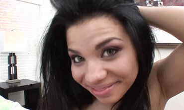 Spicy Latina Selena Rios