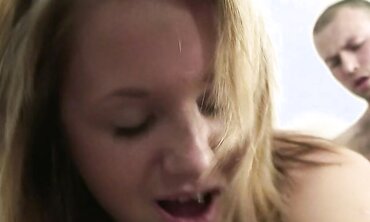 Tasty College Girl Gets a Hardcore Blowjob and Cumshot