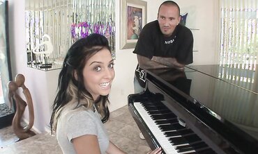 Hardcore Blowjob And Jizzing With Tattooed Brunette Star
