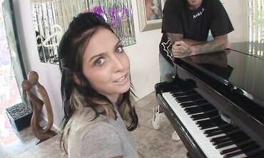 Hardcore Blowjob And Jizzing With Tattooed Brunette Star