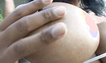 Jessica: Huge-Titted Exotic Cougar