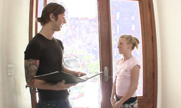Petite Blonde Queen Takes a Big Cock in Hardcore College Scene