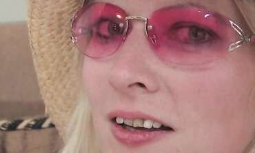 Amateur Solo Mature Girl With Pink Glasses And Toys