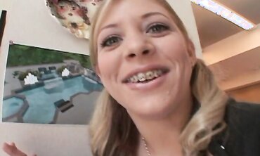 Brenna Fox & Leah Luv: Tattooed Blonde Anal GAG
