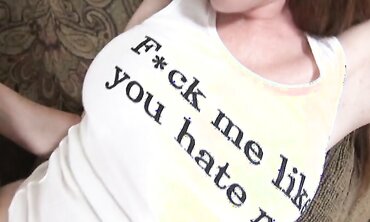 Nikki Rhodes Gets Hardcore Blowjob