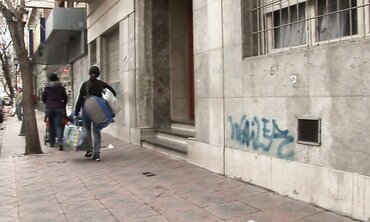 T-Girl Enjoys Dark-Hued Stiffy
