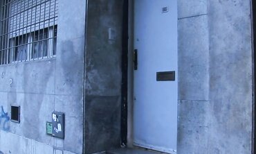T-Girl Enjoys Dark-Hued Stiffy