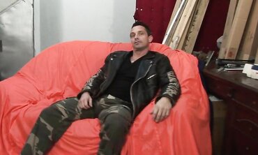 T-Girl Enjoys Dark-Hued Stiffy