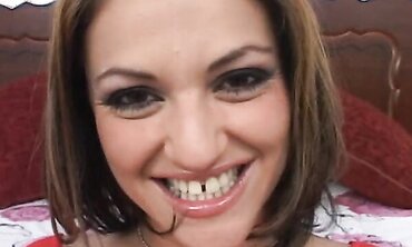 Cute Nadia Gives Super Oral Pleasure to Multiple Males with Cumshot