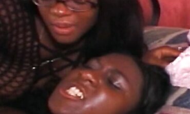 Dark & Delicious Threesome - MILF FFM Blowjob Creampie