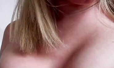 Goldie-Cox's Sexy Dance Moves - Hot Blonde Babe Shows Off Her Best Assets