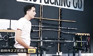 Alura Jenson Shows Off Big Tits And Ass In The Gym