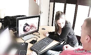 Sie erpresste ihn ihre Muschi zu ficken