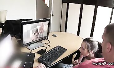 Sie erpresste ihn ihre Muschi zu ficken
