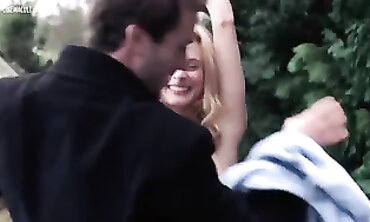Celebs Jessica Parker Kennedy & Maggie Gyllenhaal Flash Huge Boobs