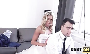 POV: Le prêteur séduit la mariée blonde pour sa dette