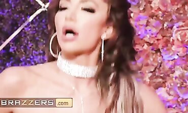 Nicolette Shea's Homemade Blowjob and Passionate Lap Dance with Kyle Mason