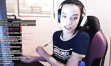 Turkish Amateur Duygu Atil Fingering and Blowjob Remastered