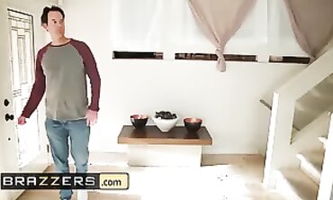 Nice Babe Gets Pummeled in Hardcore Casting Session