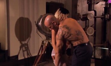 Holly Wellin Deep Throats a Hard Cock Before it Goes in Her Pretty Pussy