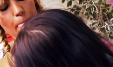 Kaia Kane And Leila Bee Host An Orgy Of Just Girls