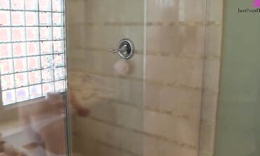 Kelly Surfer Makes A Home Made Porn In Her Bedroom With Her Booty Call Stud