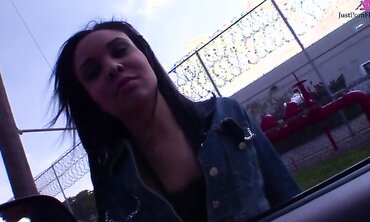 Jaslin Diaz Is An All natural Beauty That Loves Cock
