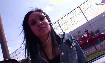 Jaslin Diaz Is An All natural Beauty That Loves Cock