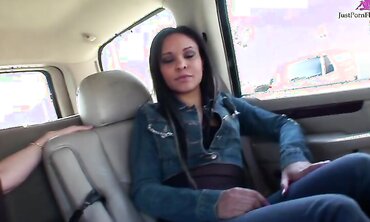 Jaslin Diaz Is An All natural Beauty That Loves Cock