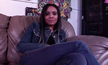 Jaslin Diaz Is An All natural Beauty That Loves Cock